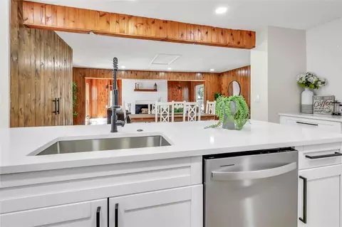 Kitchen - 16123 E Lake Burrell Dr, Lutz, FL 33549 photo 3 of 5