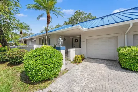 1683 Watermark Cir NE, Saint Petersburg, FL 33702