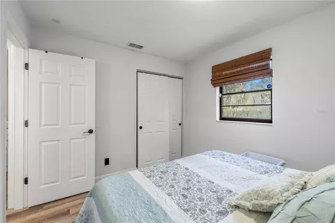 Bedroom - 2118 E Keysville Rd, Lithia, FL 33547 photo 2 of 5