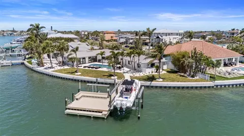 11050 7th St E, Treasure Island, FL 33706