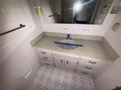 Bath - 1015 E Mann Rd, Bartow, FL 33830 photo 2 of 4