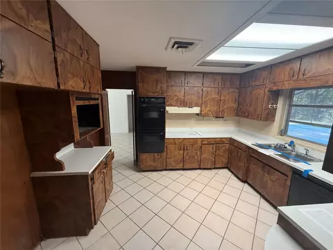 Kitchen - 1015 E Mann Rd, Bartow, FL 33830 photo 1 of 2