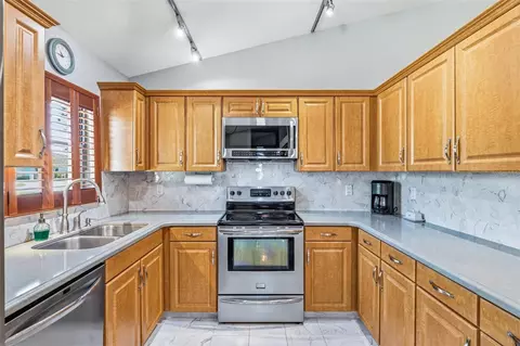 Kitchen - 10752 126th Ave, Largo, FL 33778 photo 3 of 4