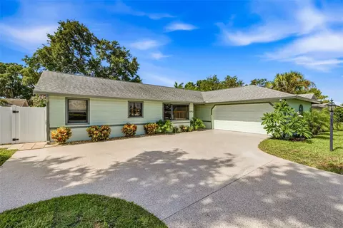 Exterior - 10752 126th Ave, Largo, FL 33778 photo 3 of 13
