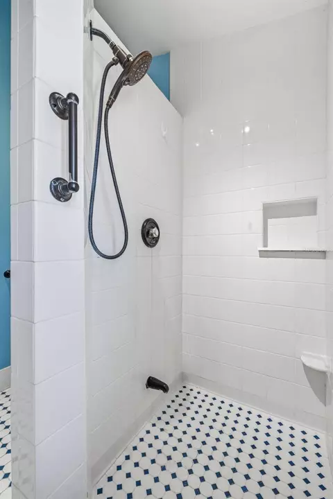 Bath - 10752 126th Ave, Largo, FL 33778 photo 2 of 3