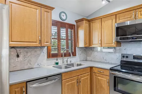Kitchen - 10752 126th Ave, Largo, FL 33778 photo 4 of 4