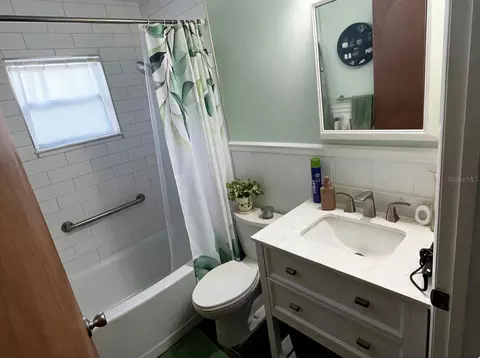 Bath - 2846 Lancaster Rd, Melbourne, FL 32935 photo 2 of 2