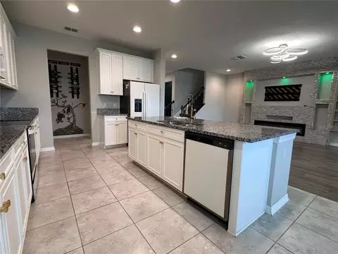 Kitchen - 4917 Eagle Rock Dr, Wimauma, FL 33598 photo 5 of 6