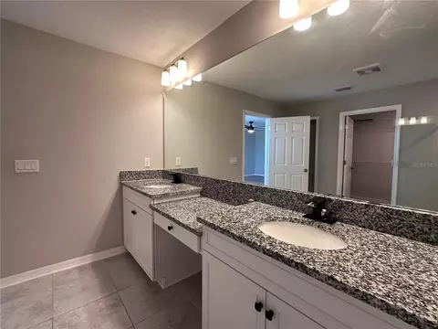 Bath - 4917 Eagle Rock Dr, Wimauma, FL 33598 photo 2 of 4