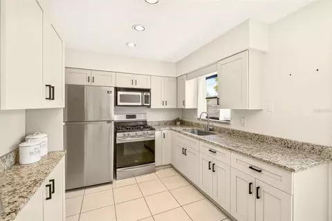Kitchen - 929 Britton St, Largo, FL 33770 photo 2 of 4