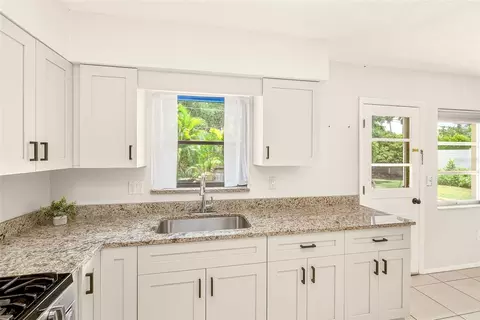 Kitchen - 929 Britton St, Largo, FL 33770 photo 4 of 4