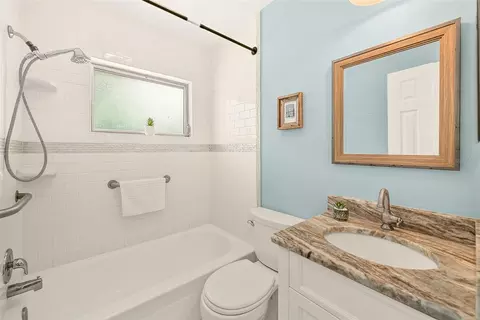 Bath - 929 Britton St, Largo, FL 33770 photo 3 of 3