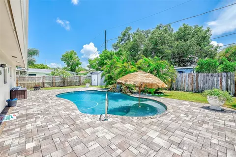 Exterior - 929 Britton St, Largo, FL 33770 photo 7 of 8