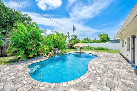 Exterior - 929 Britton St, Largo, FL 33770 photo 3 of 8