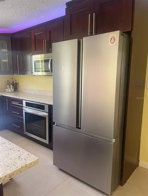 Kitchen - 331 Shore Dr E, Oldsmar, FL 34677 photo 4 of 4