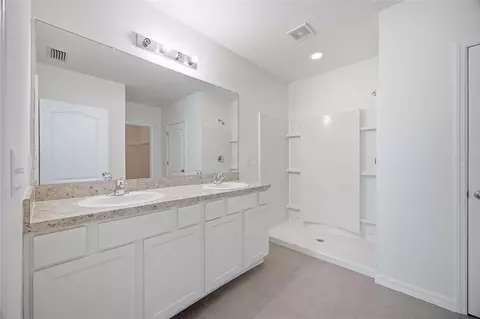 Bath - 5272 11th St E, Bradenton, FL 34203 photo 3 of 4