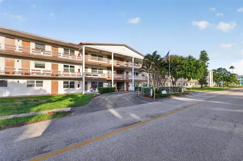 6015 19th St N #215, Saint Petersburg, FL 33714