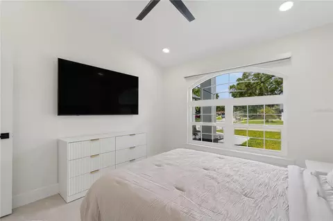 Bedroom - 12041 68th St, Largo, FL 33773 photo 4 of 8