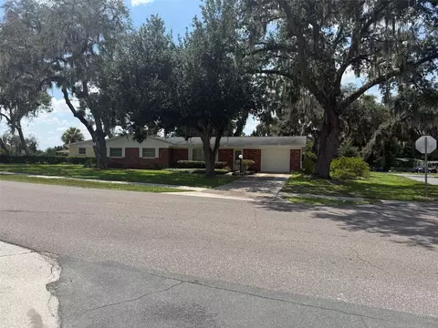39133 5th Ave, Zephyrhills, FL 33542