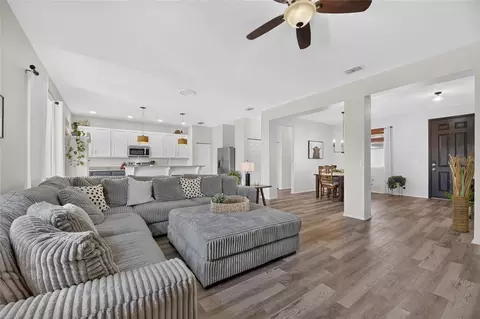 Entry Way - 203 Star Shell Dr, Apollo Beach, FL 33572 photo 2 of 4