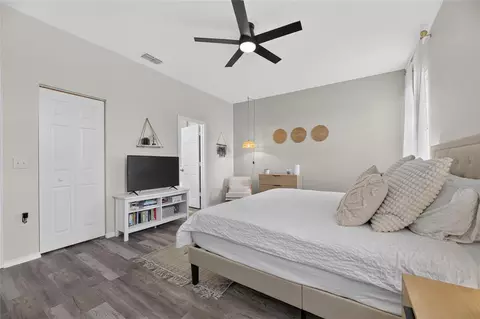 Bedroom - 203 Star Shell Dr, Apollo Beach, FL 33572 photo 2 of 10