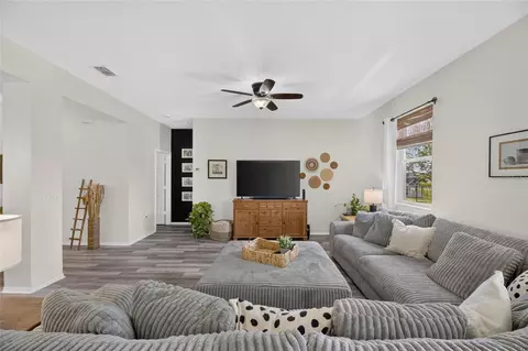Living - 203 Star Shell Dr, Apollo Beach, FL 33572 photo 2 of 3