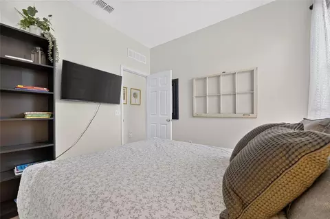 Bedroom - 203 Star Shell Dr, Apollo Beach, FL 33572 photo 7 of 10
