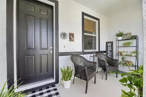 Exterior - 203 Star Shell Dr, Apollo Beach, FL 33572 photo 2 of 16