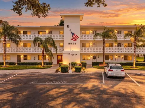 8101 113th St #309, Seminole, FL 33772