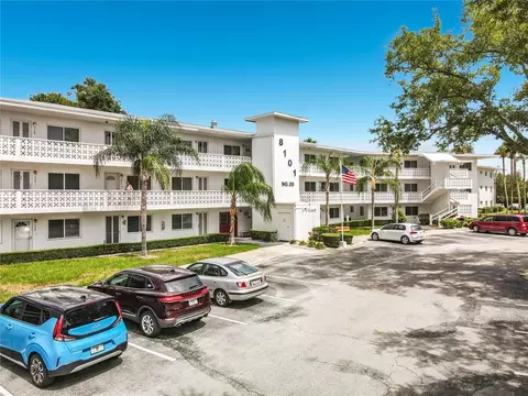 8101 113th St #309, Seminole, FL 33772