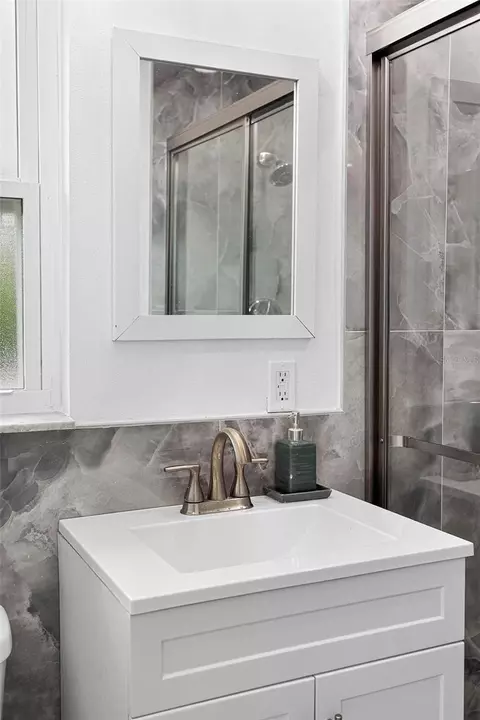 Bath - 2327 Eva Ave, Spring Hill, FL 34609 photo 2 of 5