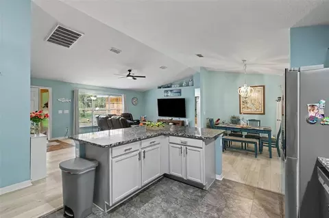Kitchen - 18018 SW 68th Loop, Dunnellon, FL 34432 photo 1 of 4