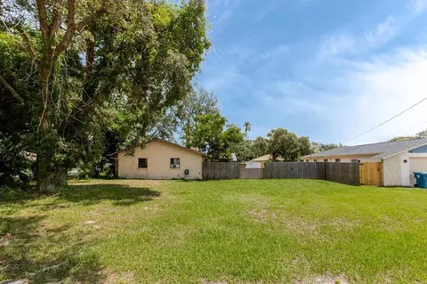 Exterior - 1042 Tryon Cir, Spring Hill, FL 34606 photo 5 of 15