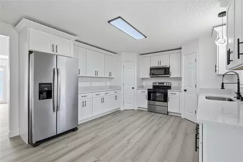 Kitchen - 5292 Denver Ave, Spring Hill, FL 34608 photo 4 of 6