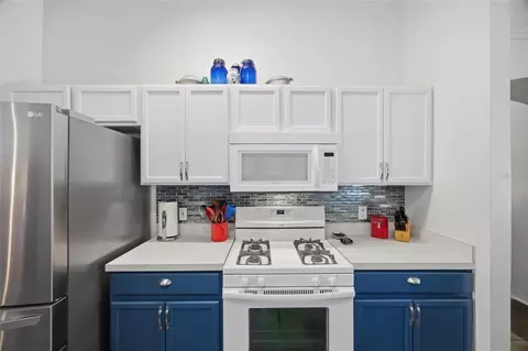 Kitchen - 7113 Colony Pointe Dr, Riverview, FL 33578 photo 2 of 3