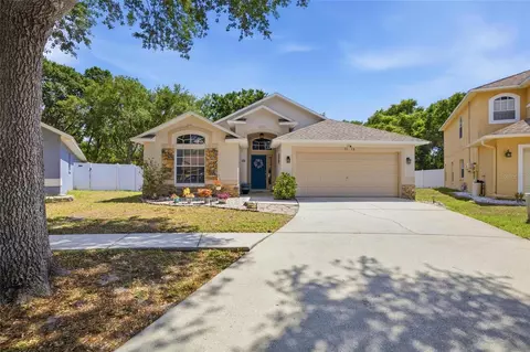 Exterior - 7113 Colony Pointe Dr, Riverview, FL 33578 photo 2 of 11