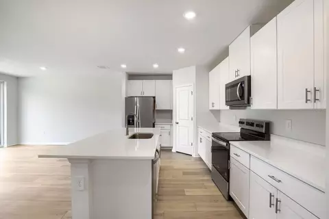 Kitchen - 7705 Satterfield Ter, Parrish, FL 34219 photo 3 of 4