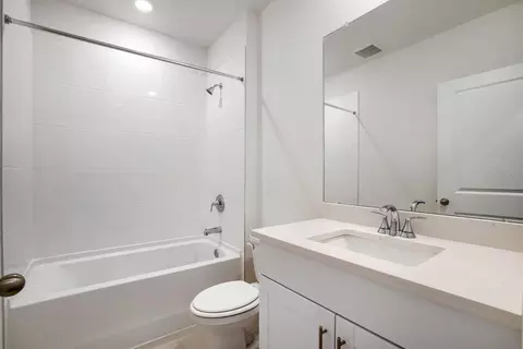 Bath - 7722 Satterfield Ter, Parrish, FL 34219 photo 4 of 4