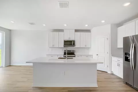 Kitchen - 7722 Satterfield Ter, Parrish, FL 34219 photo 2 of 3