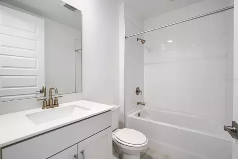 Bath - 2332 Citrus Bloom Dr, Bartow, FL 33830 photo 3 of 3