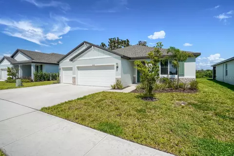 Exterior - 2332 Citrus Bloom Dr, Bartow, FL 33830 photo 2 of 5