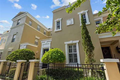 2419 Victoria Gardens Ln, Tampa, FL 33609