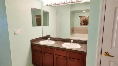 Bath - 1651 Hammocks Ave, Lutz, FL 33549 photo 2 of 4