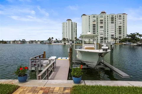 6360 2nd Palm Pt, Saint Petersburg, FL 33706