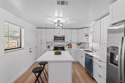 Kitchen - 1781 Apache Trl, Clearwater, FL 33755 photo 2 of 3