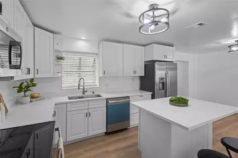Kitchen - 1781 Apache Trl, Clearwater, FL 33755 photo 3 of 3