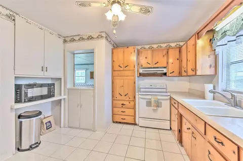Kitchen - 1675 N Tate Ave, Bartow, FL 33830 photo 2 of 2
