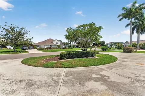 Exterior - 2941 Wilderness Blvd E, Parrish, FL 34219 photo 5 of 14