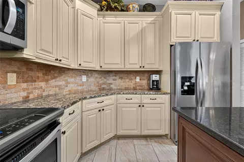 Kitchen - 2941 Wilderness Blvd E, Parrish, FL 34219 photo 4 of 8