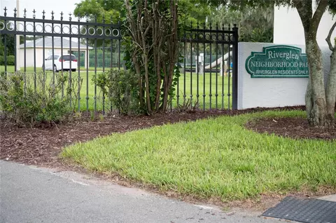 View/Area - 12408 Riverglen Dr, Riverview, FL 33569 photo 2 of 6